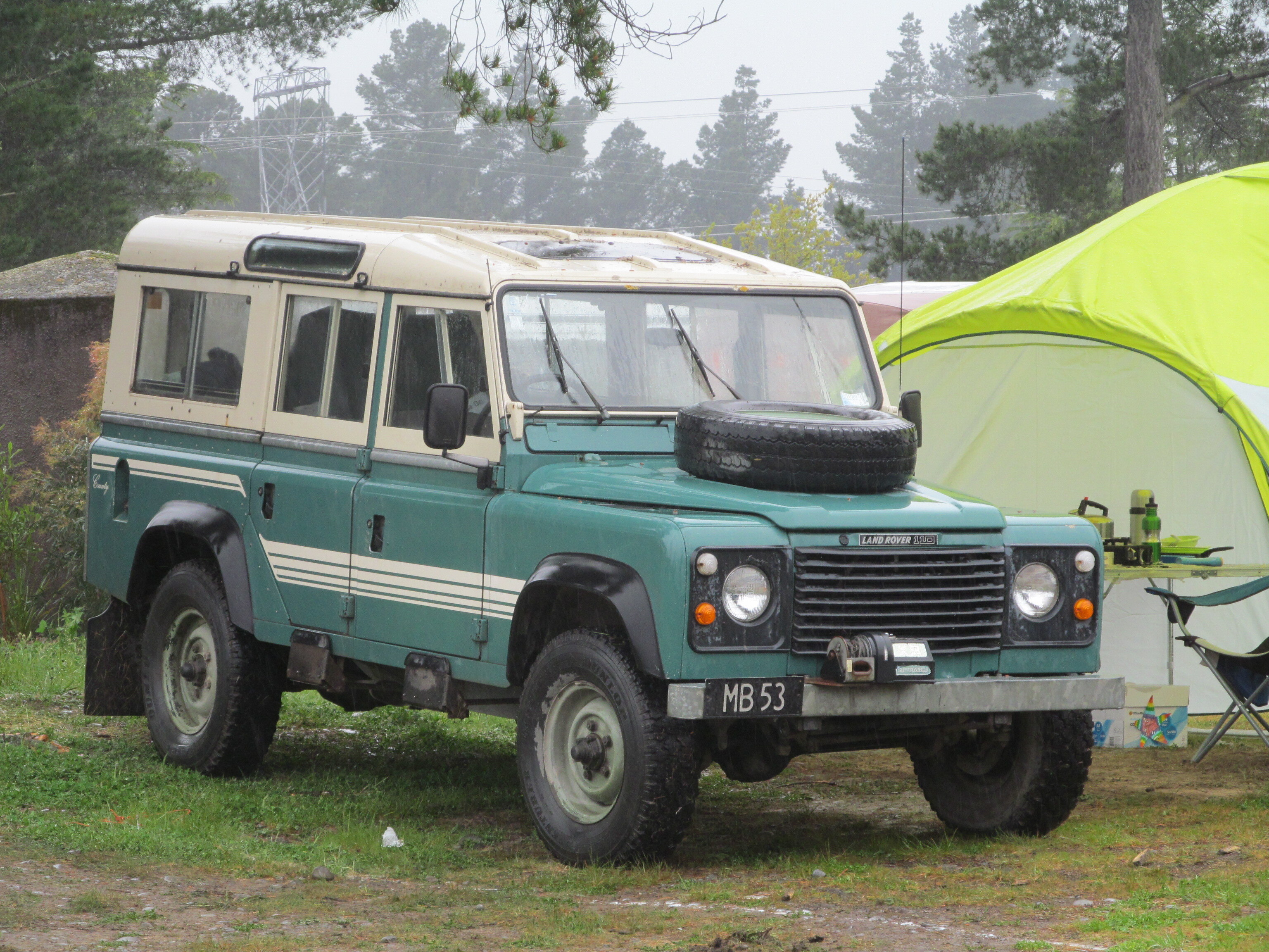 1985_Land_Rover_110_County_(39887330091)