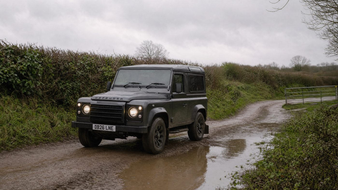 defender_overlanding_green_lane