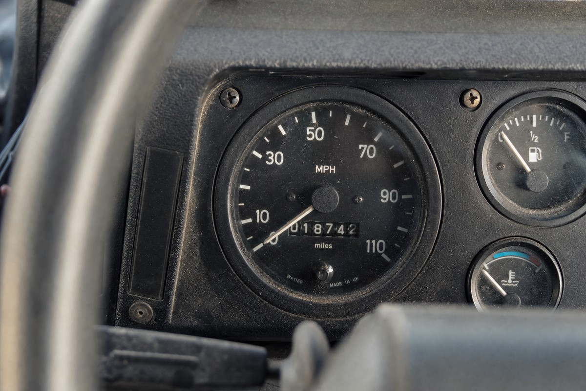 defender_speedometer_low_mileage_under_300kb